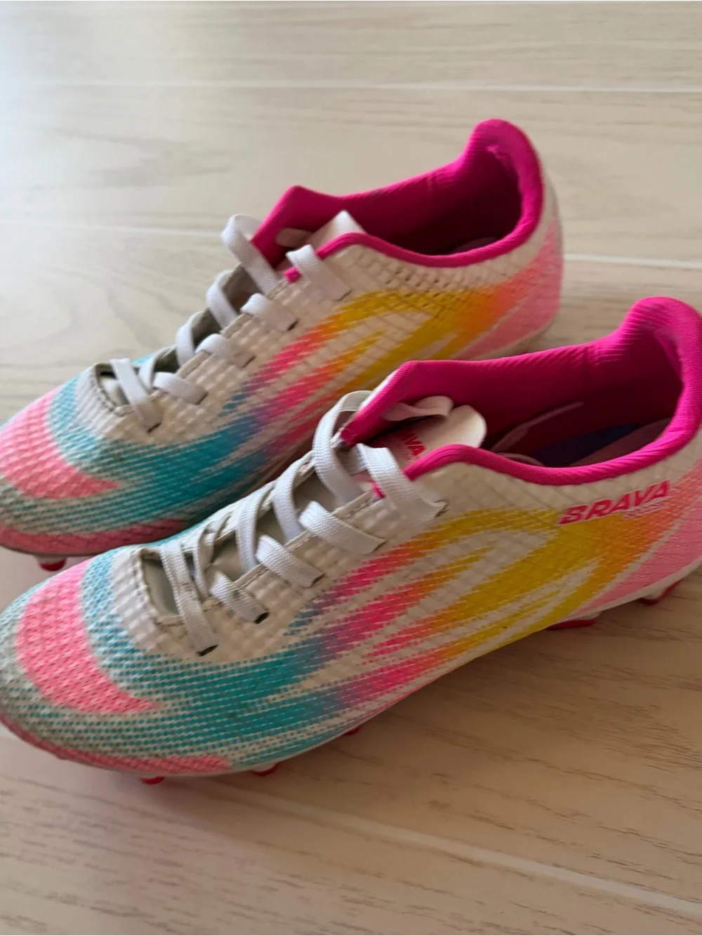 Brava Soccer Cleats Size 4.5 D